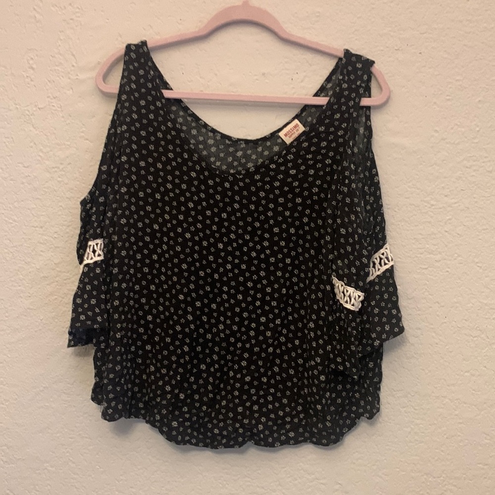 Mossimo Top / peep shoulder XL